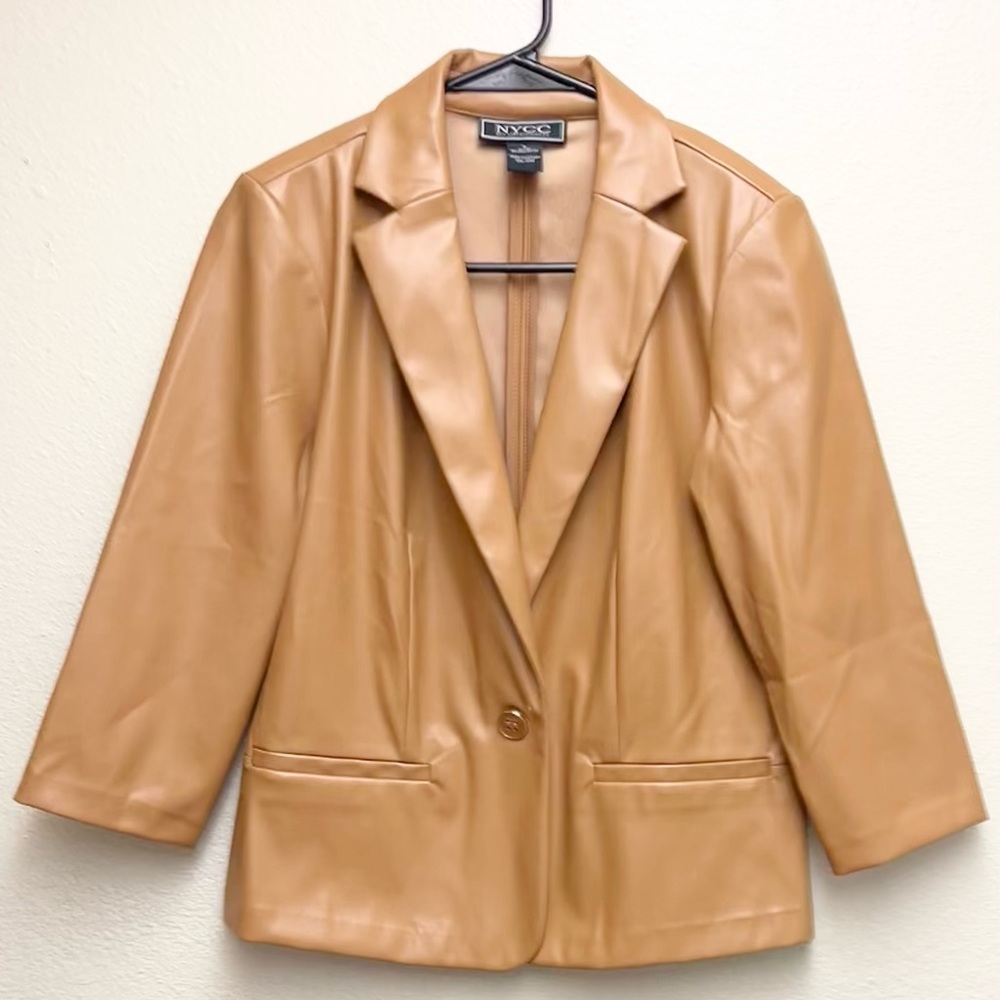 NYCC Women’s Faux Leather Tan Blazer / Jacket Size Small EUC (19” Pit To Pit)